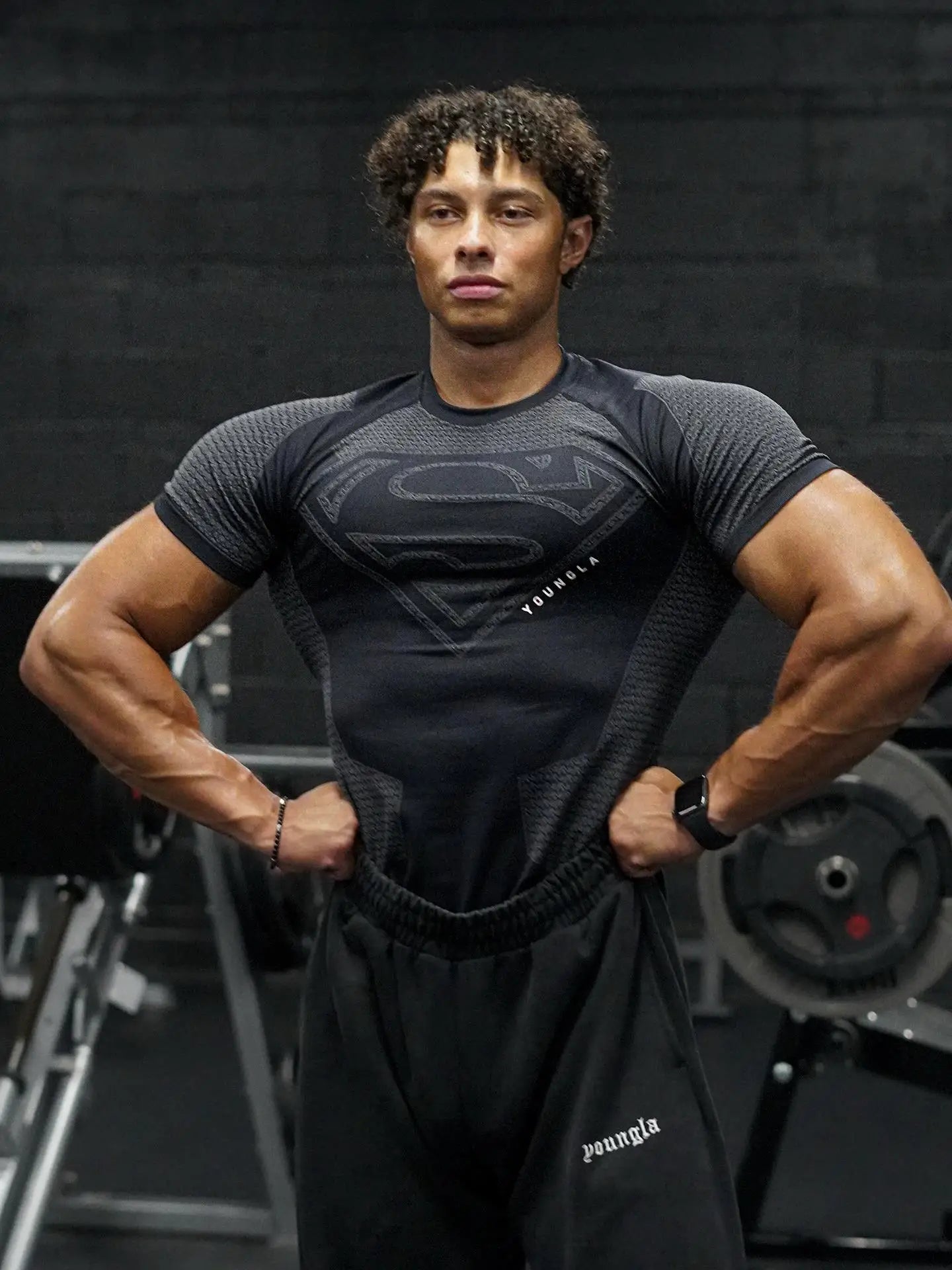 YOUNGAL Nouveaux T-shirts de fitness collants d’entraînement à manches courtes / vêtements de fitness pour hommes