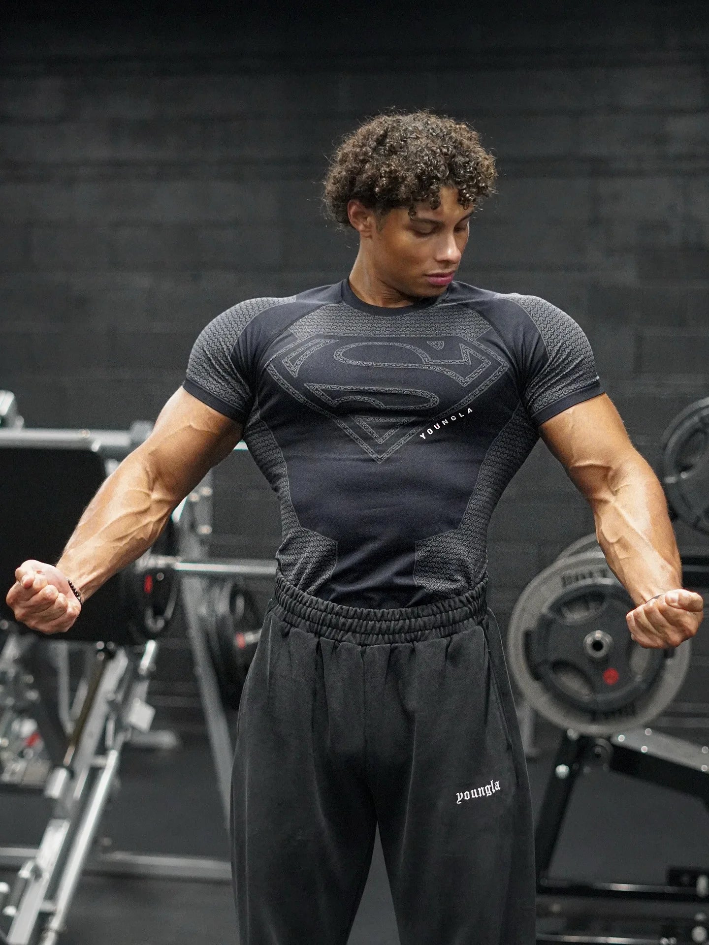 YOUNGAL Nouveaux T-shirts de fitness collants d’entraînement à manches courtes / vêtements de fitness pour hommes